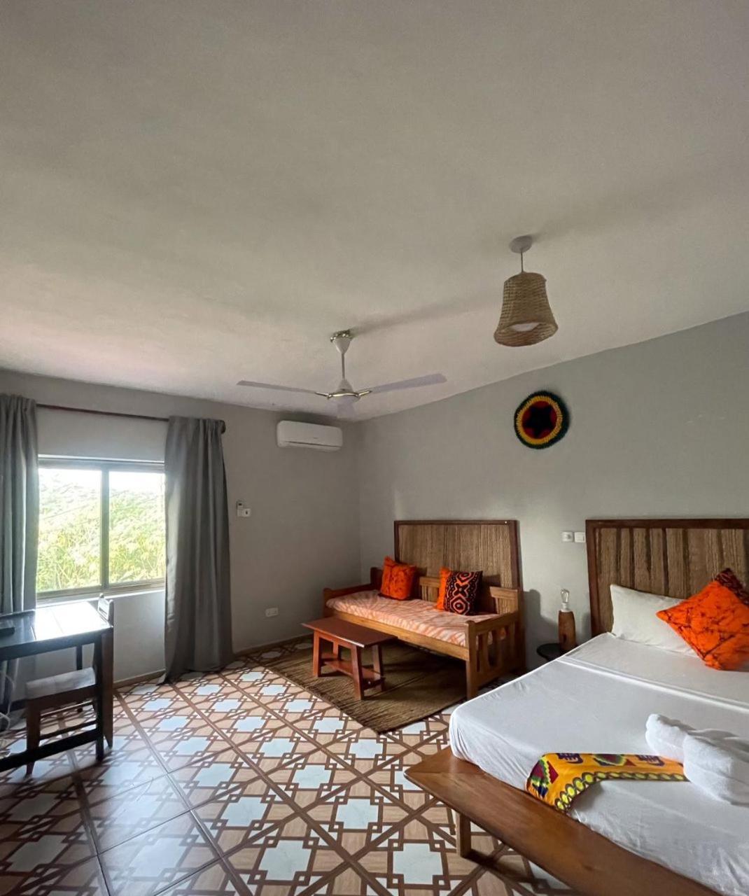 Afiki Hotel Elmina Екстериор снимка