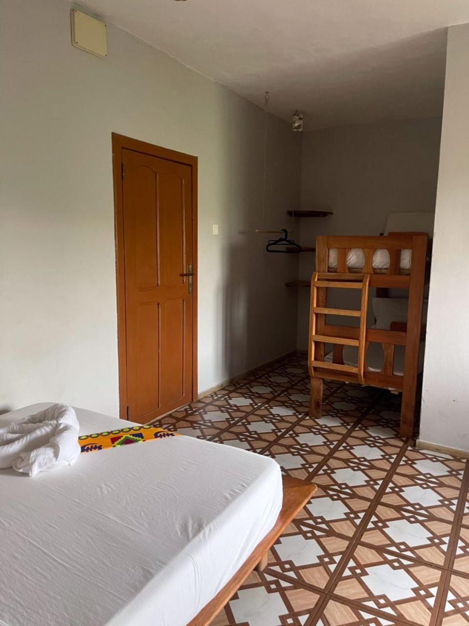 Afiki Hotel Elmina Екстериор снимка