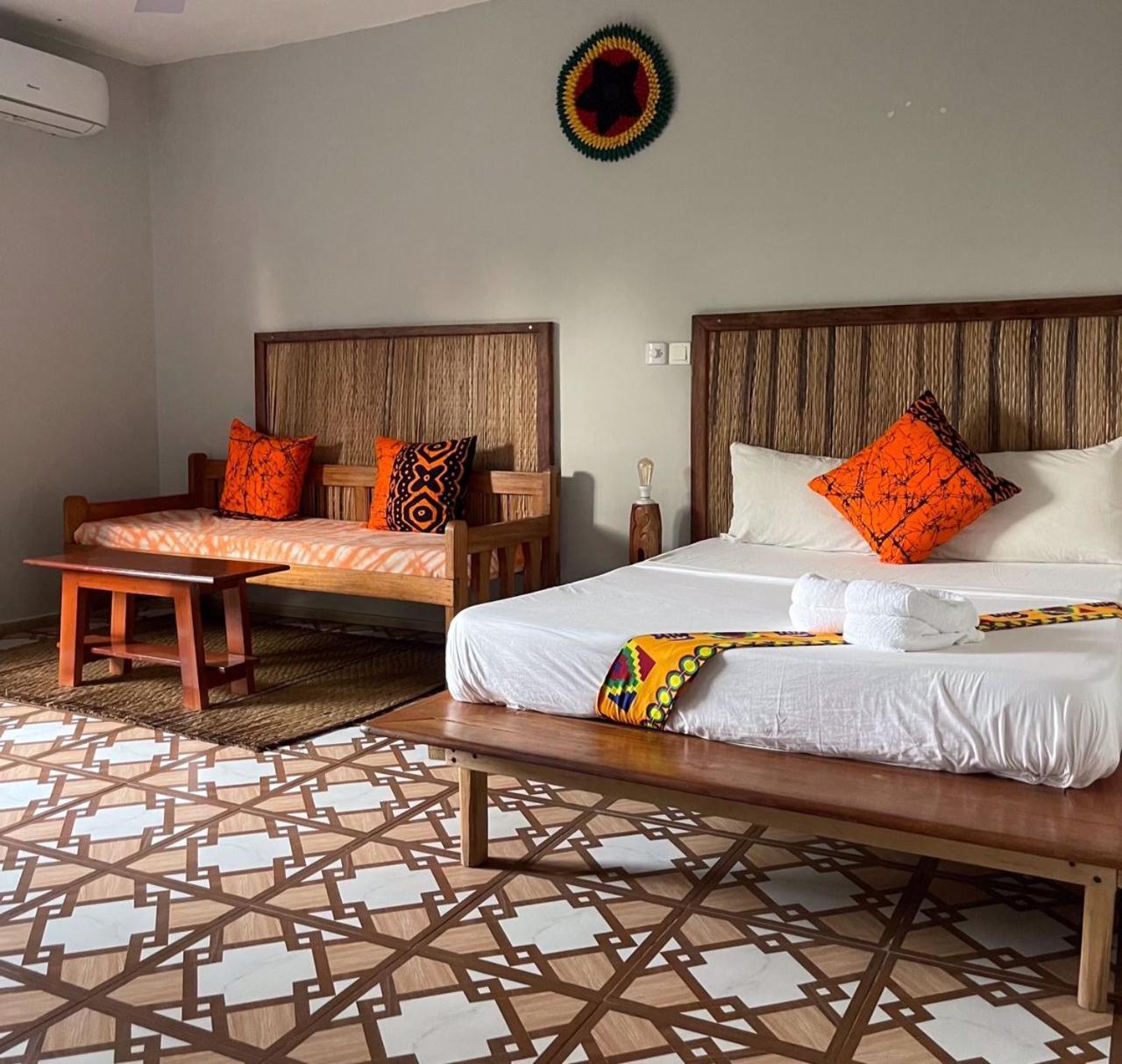 Afiki Hotel Elmina Екстериор снимка