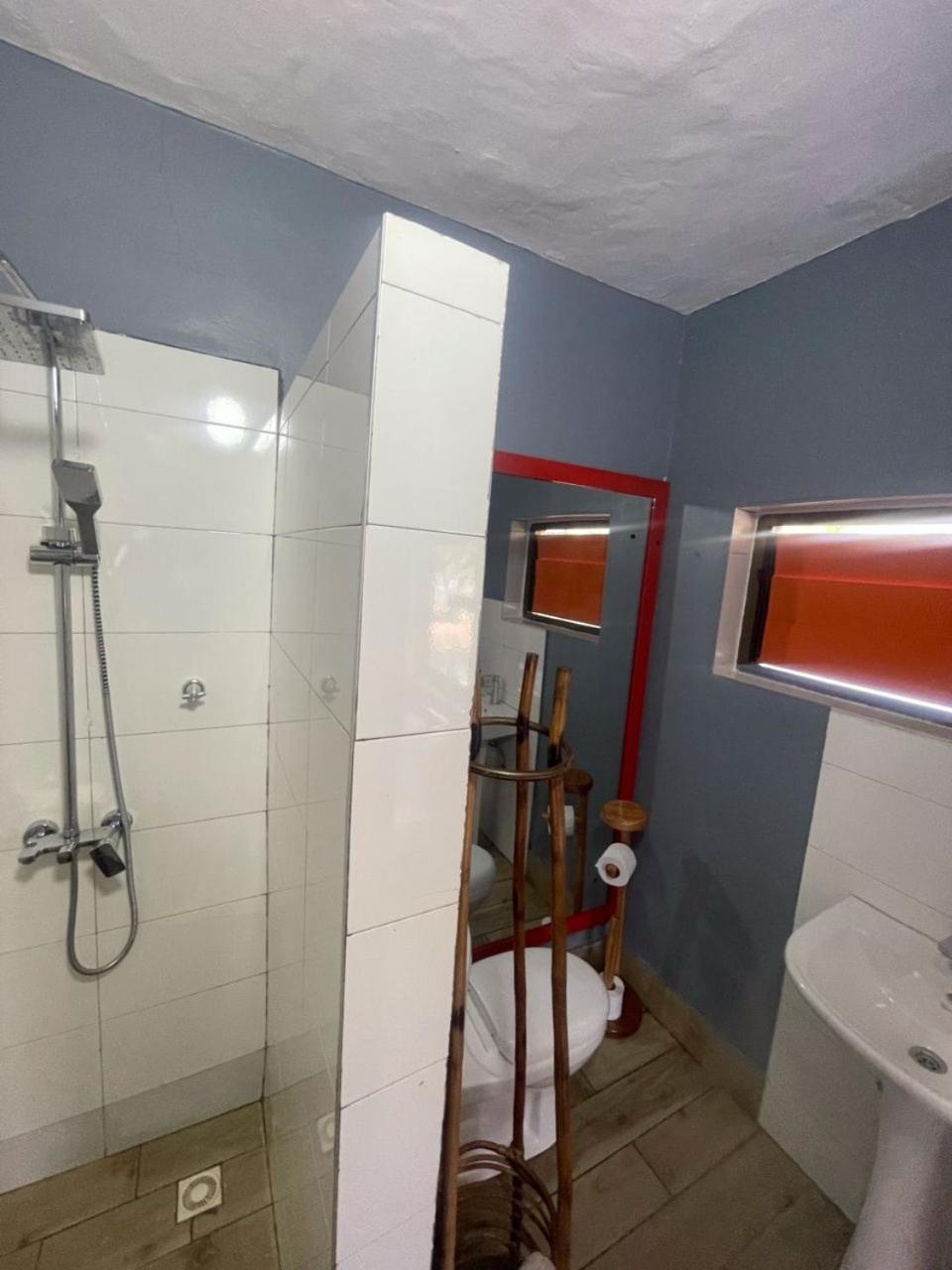Afiki Hotel Elmina Екстериор снимка