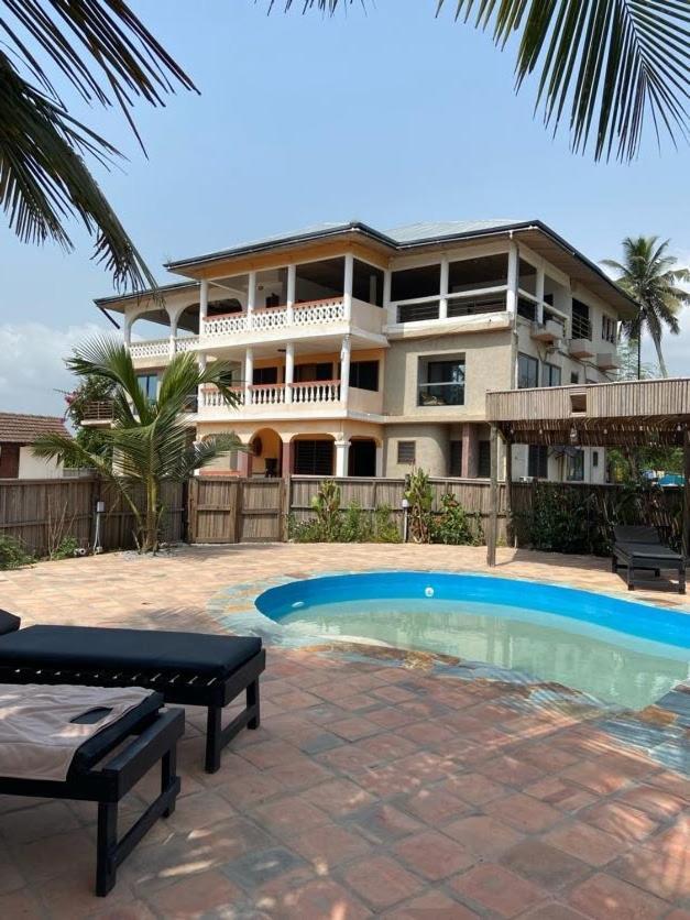 Afiki Hotel Elmina Екстериор снимка