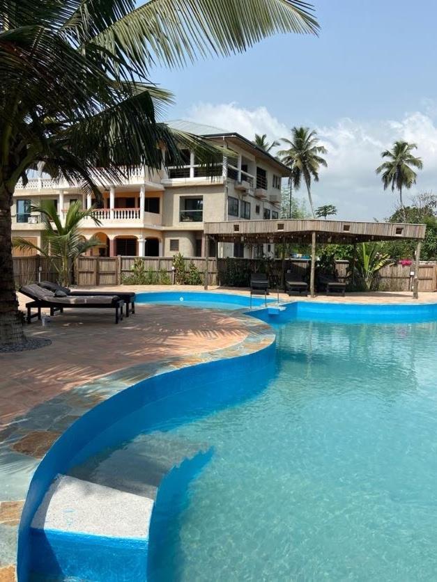 Afiki Hotel Elmina Екстериор снимка
