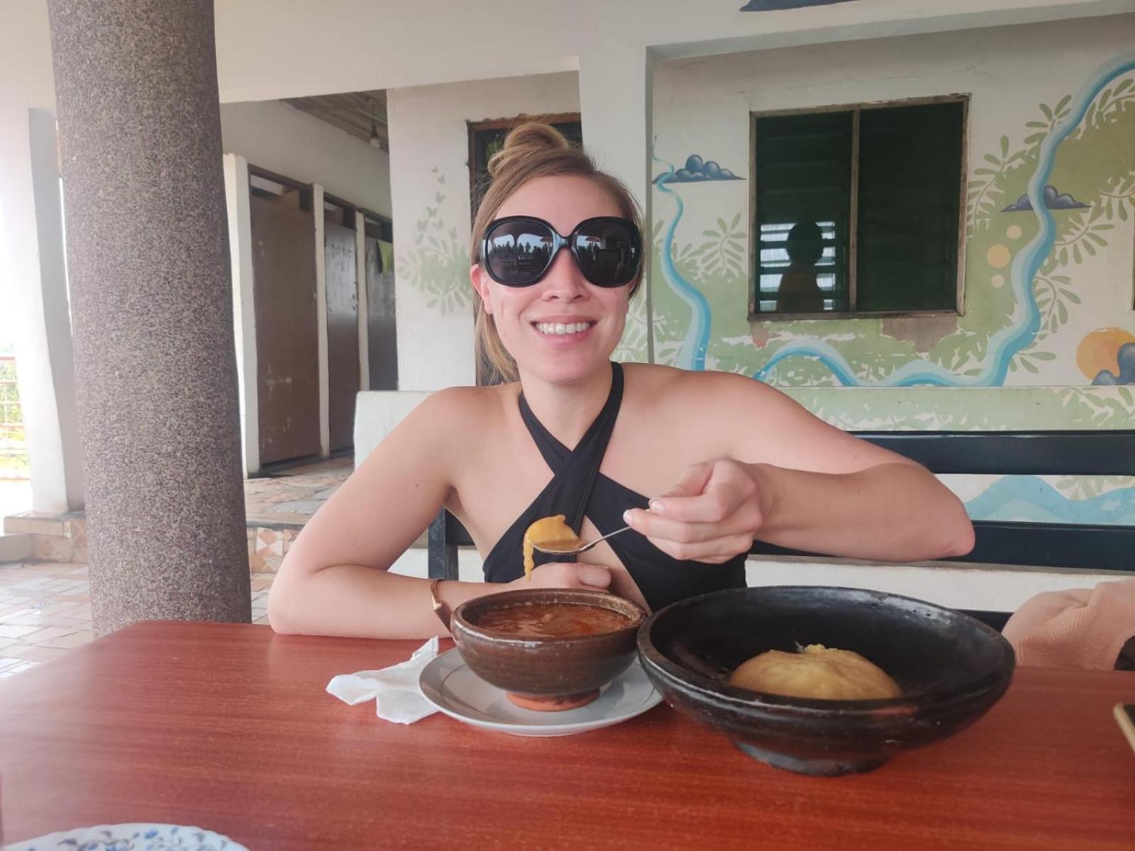 Afiki Hotel Elmina Екстериор снимка