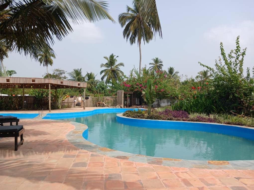 Afiki Hotel Elmina Екстериор снимка