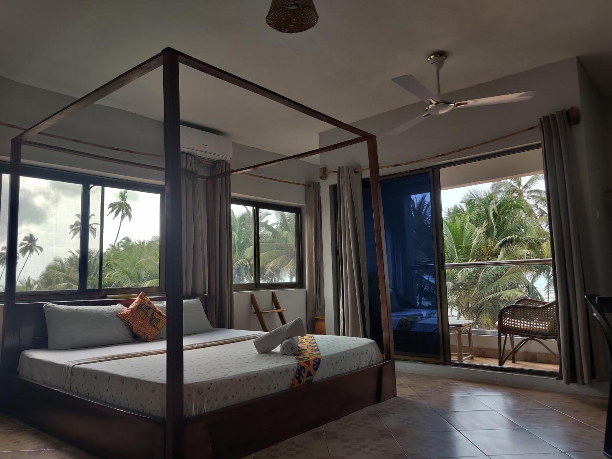 Afiki Hotel Elmina Екстериор снимка
