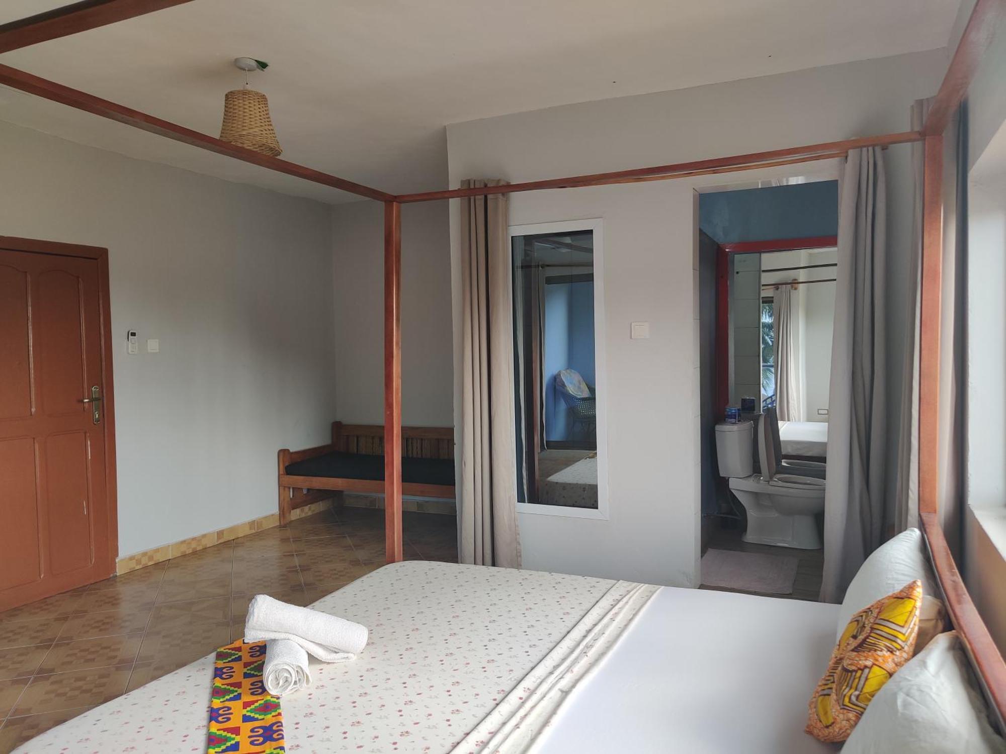 Afiki Hotel Elmina Екстериор снимка