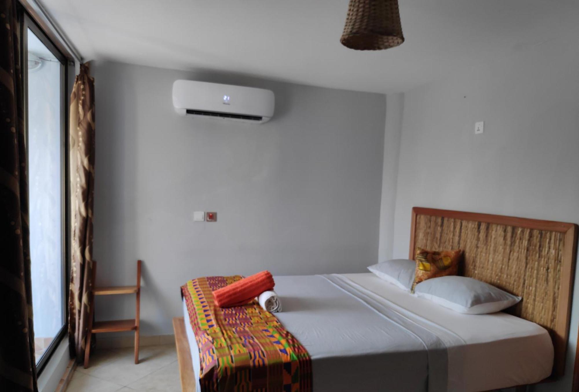 Afiki Hotel Elmina Екстериор снимка