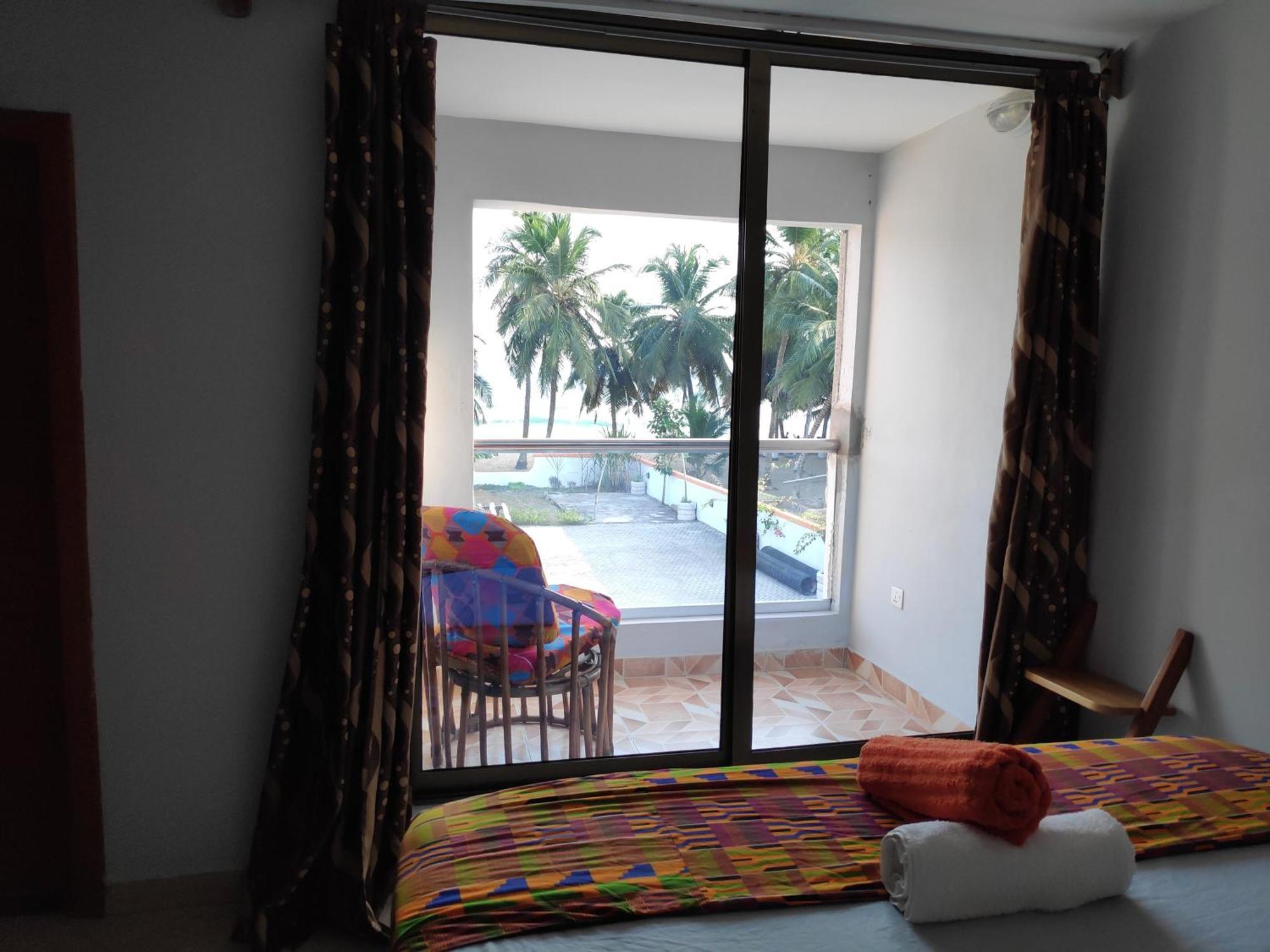 Afiki Hotel Elmina Екстериор снимка