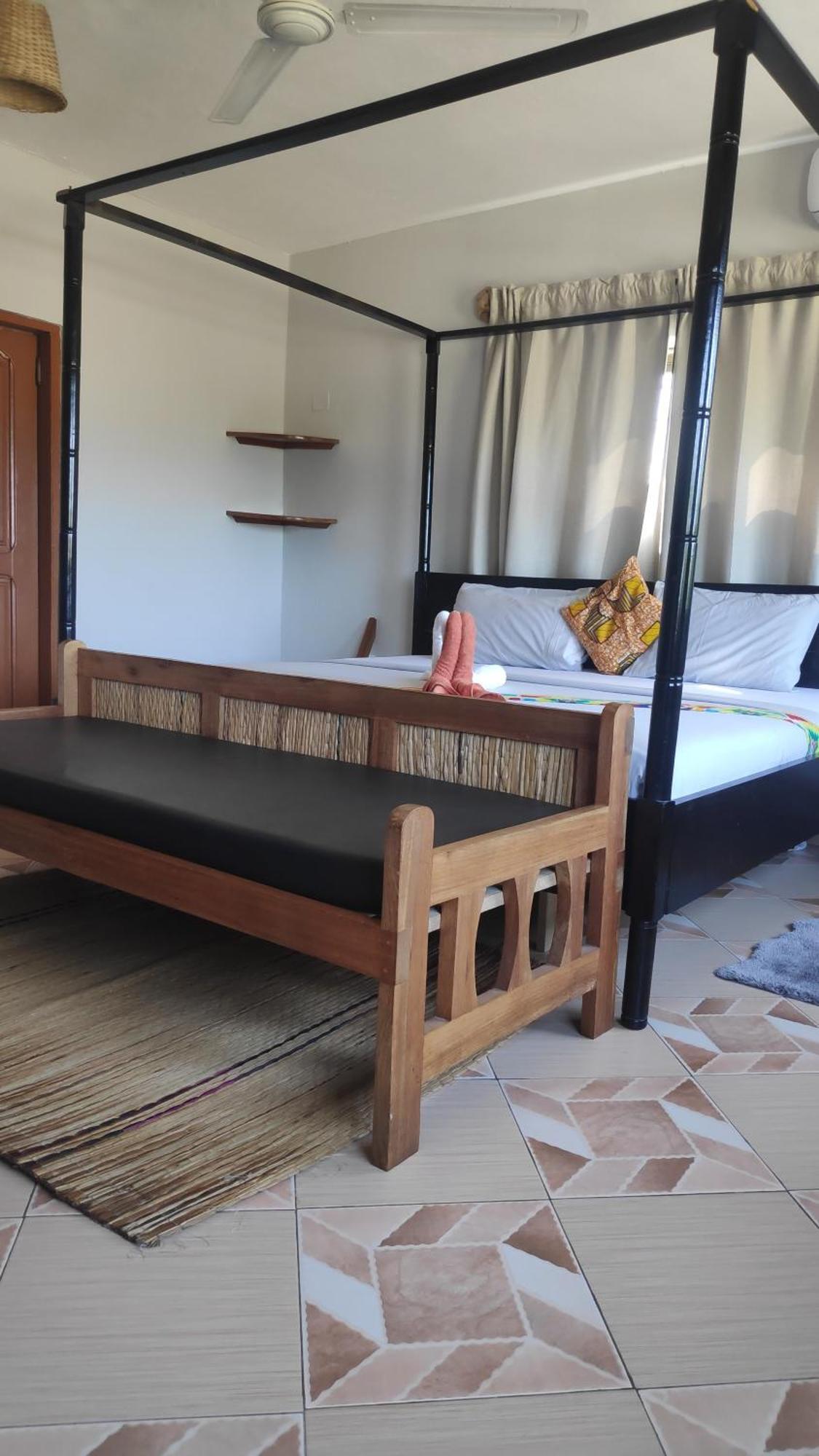 Afiki Hotel Elmina Екстериор снимка