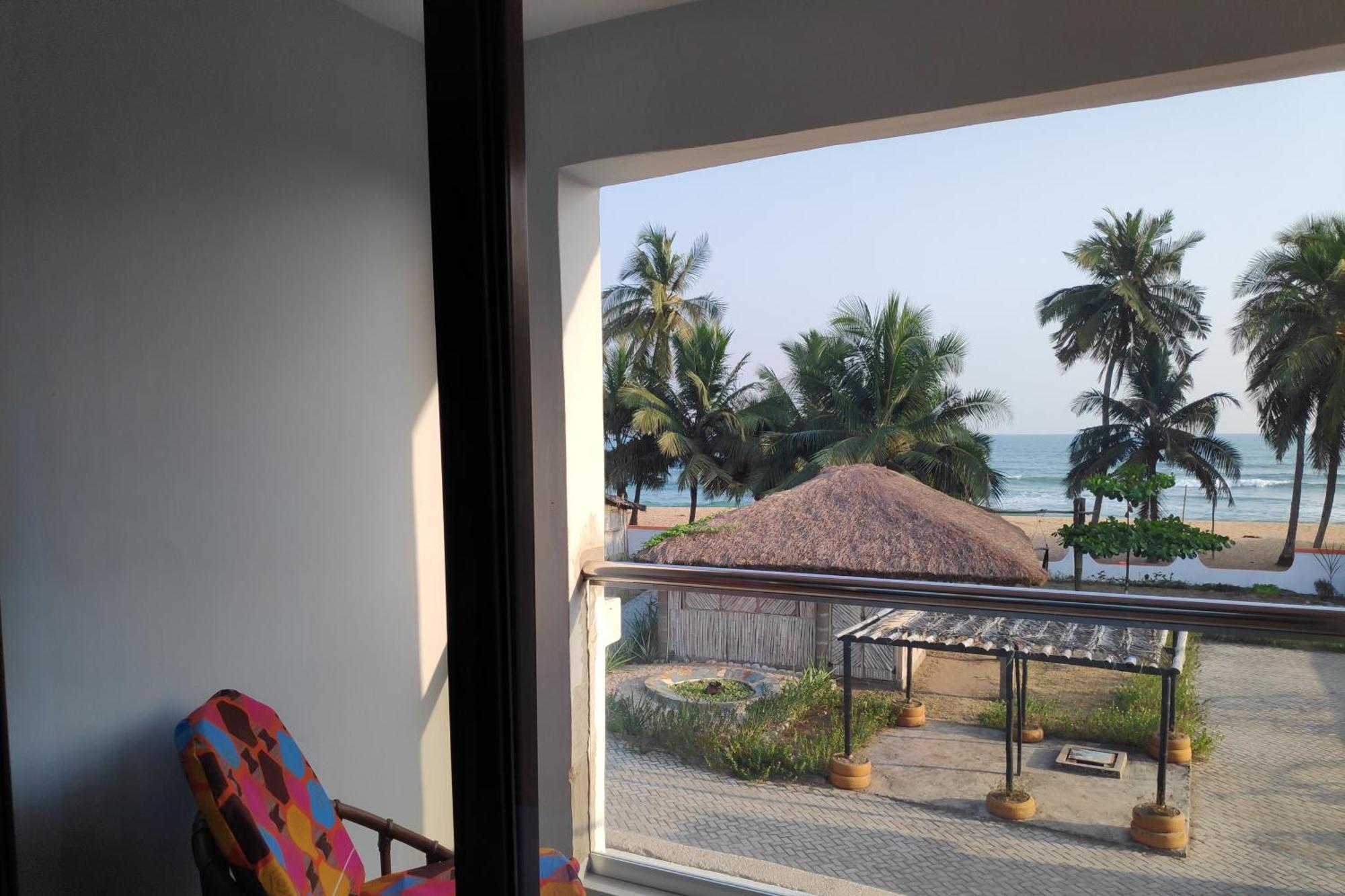 Afiki Hotel Elmina Екстериор снимка