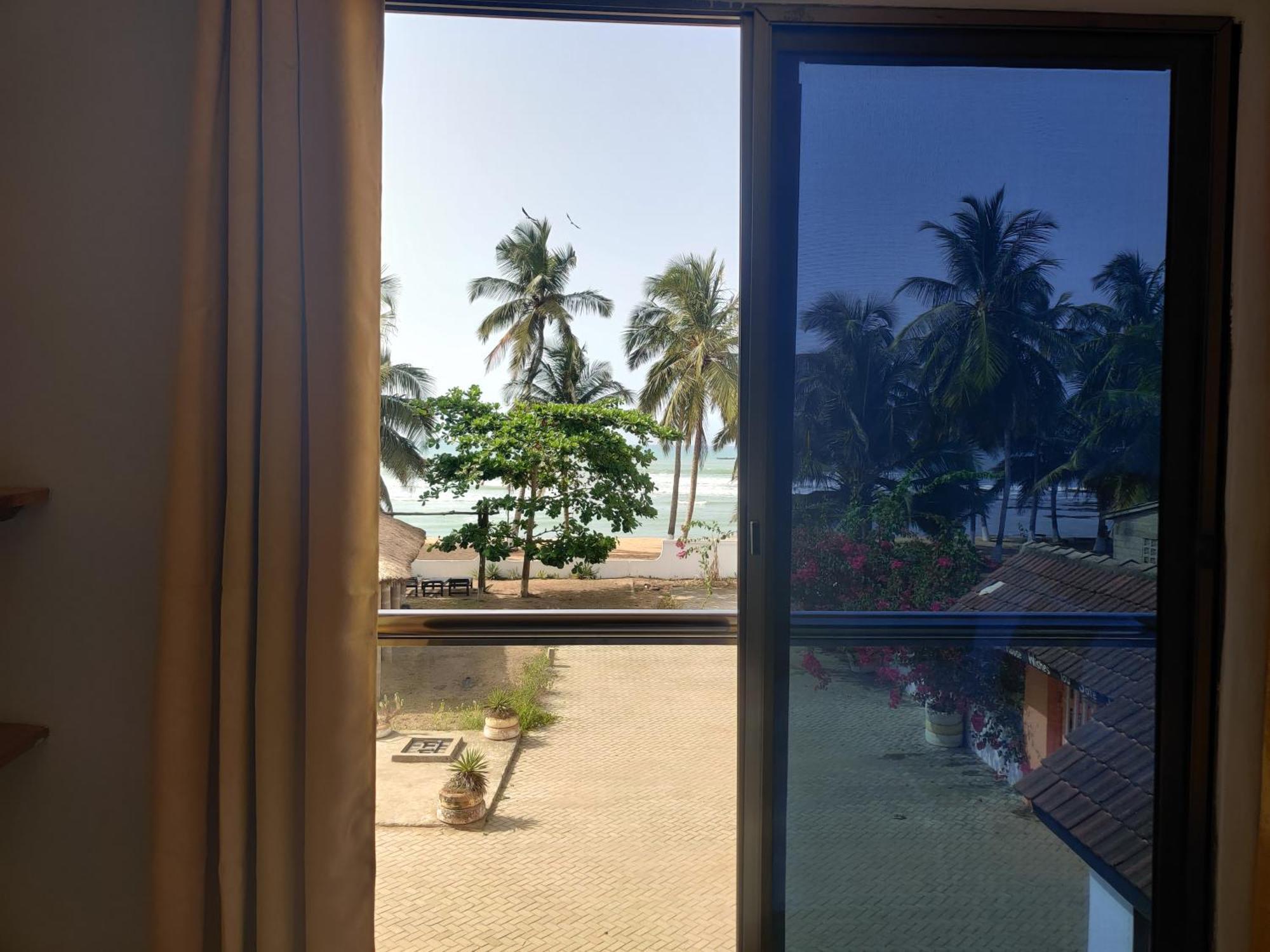Afiki Hotel Elmina Екстериор снимка