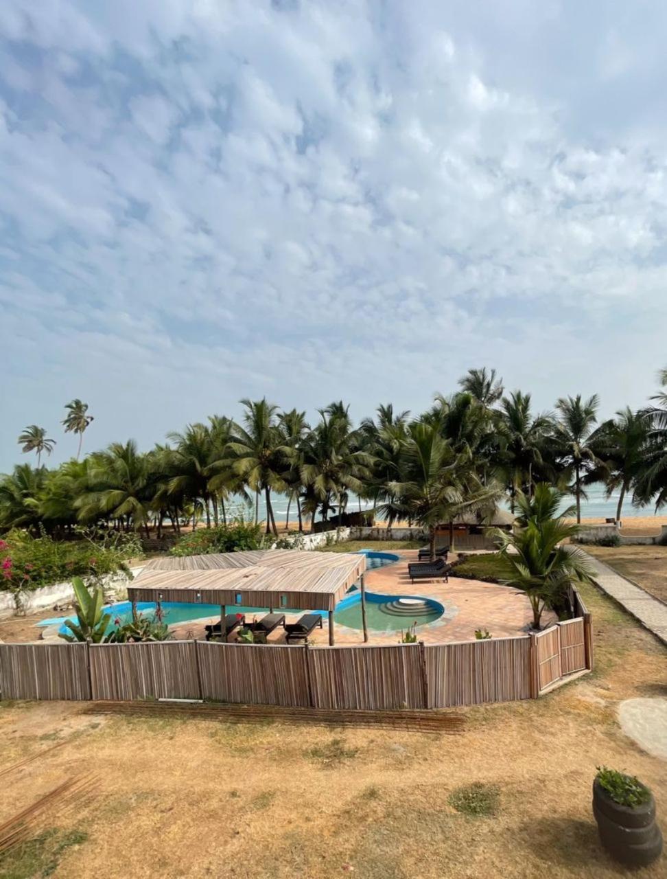 Afiki Hotel Elmina Екстериор снимка