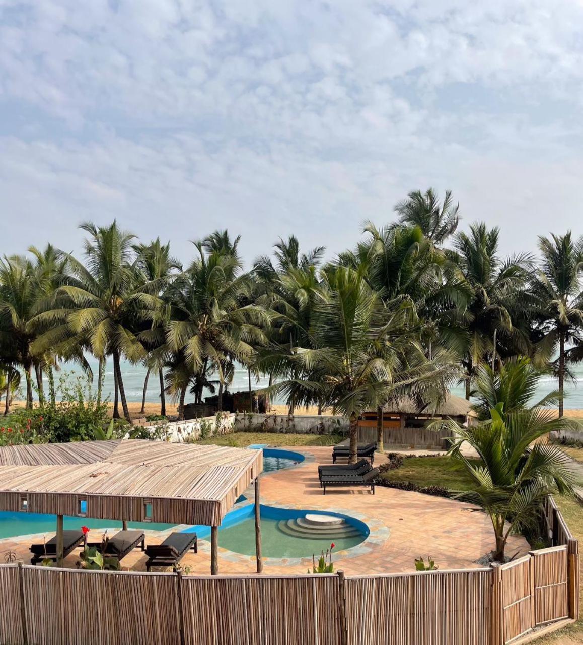 Afiki Hotel Elmina Екстериор снимка