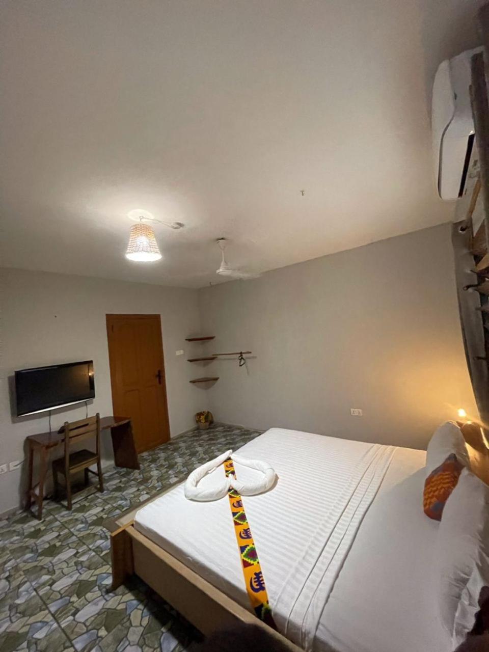 Afiki Hotel Elmina Екстериор снимка