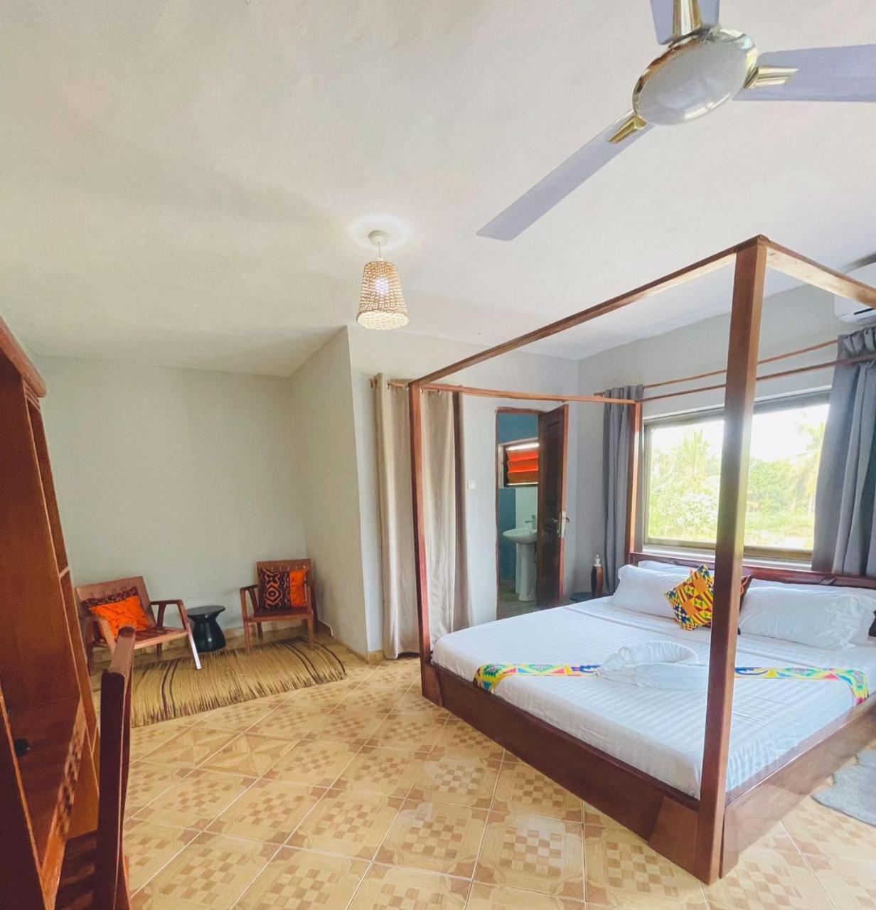 Afiki Hotel Elmina Екстериор снимка