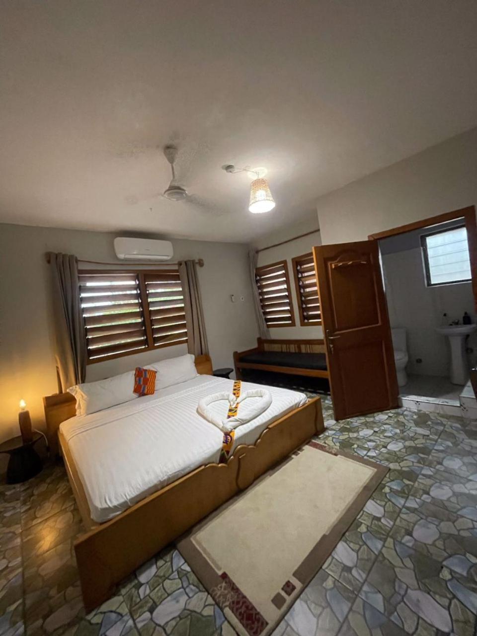 Afiki Hotel Elmina Екстериор снимка