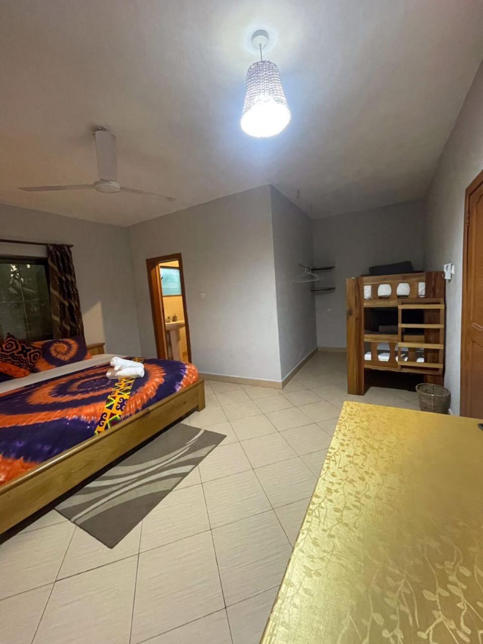 Afiki Hotel Elmina Екстериор снимка
