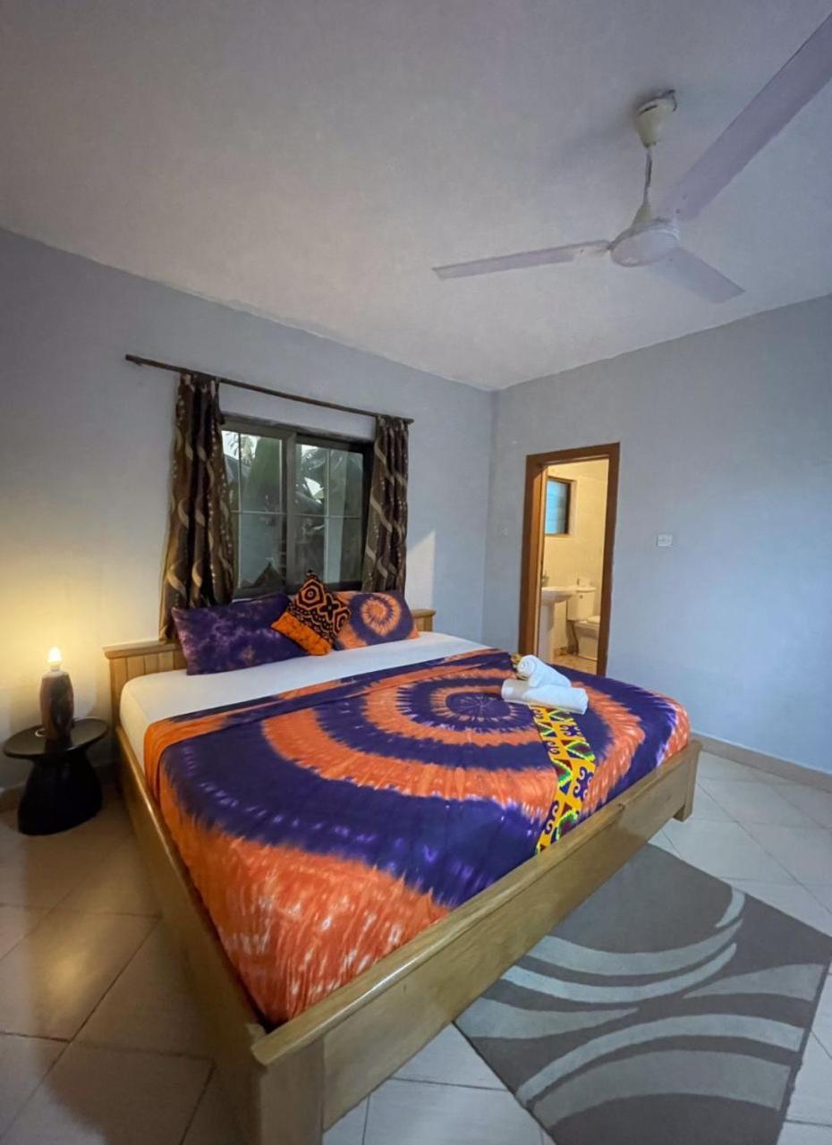 Afiki Hotel Elmina Екстериор снимка